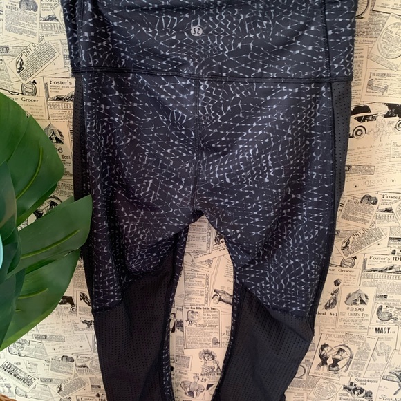 Lululemon Var-City Crop Samba Snake Battleship 6 - Picture 5 of 12